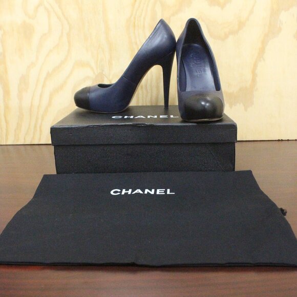 Chanel Leather - Picture 1 of 8
